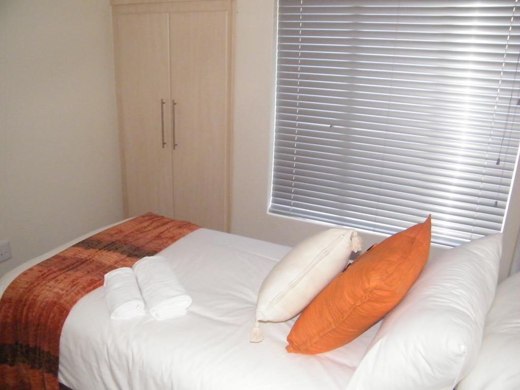 Airport Lodge Guest House Kempton Park Exterior photo