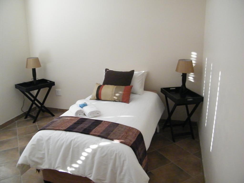 Airport Lodge Guest House Kempton Park Exterior photo